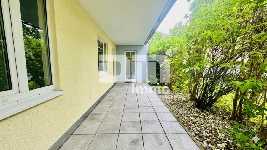 Großzügige altengerechte EG 4-Zimmer Wohnung mit großer Terrasse und Stellplatz - Terrasse